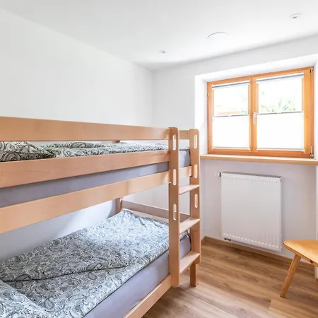 Gaestehaus Zum Thoma 아파트 크로이트