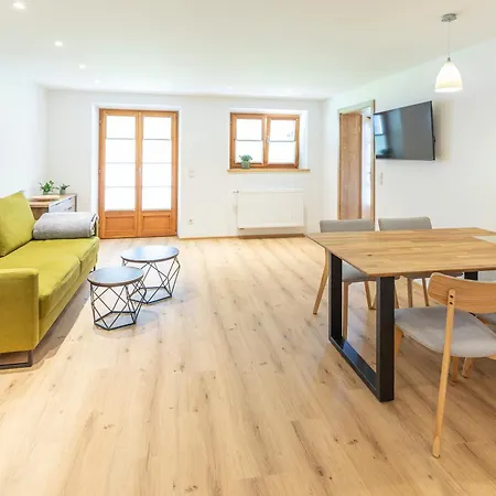 Gaestehaus Zum Thoma شقة